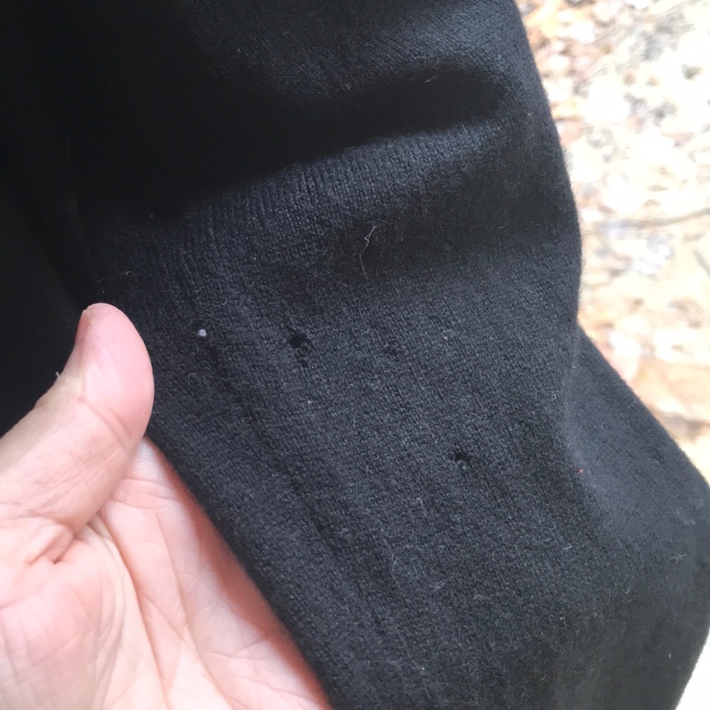 Peck & Peck Wool/Cashmere Black Cardigan ๐ - Picture 7 of 8